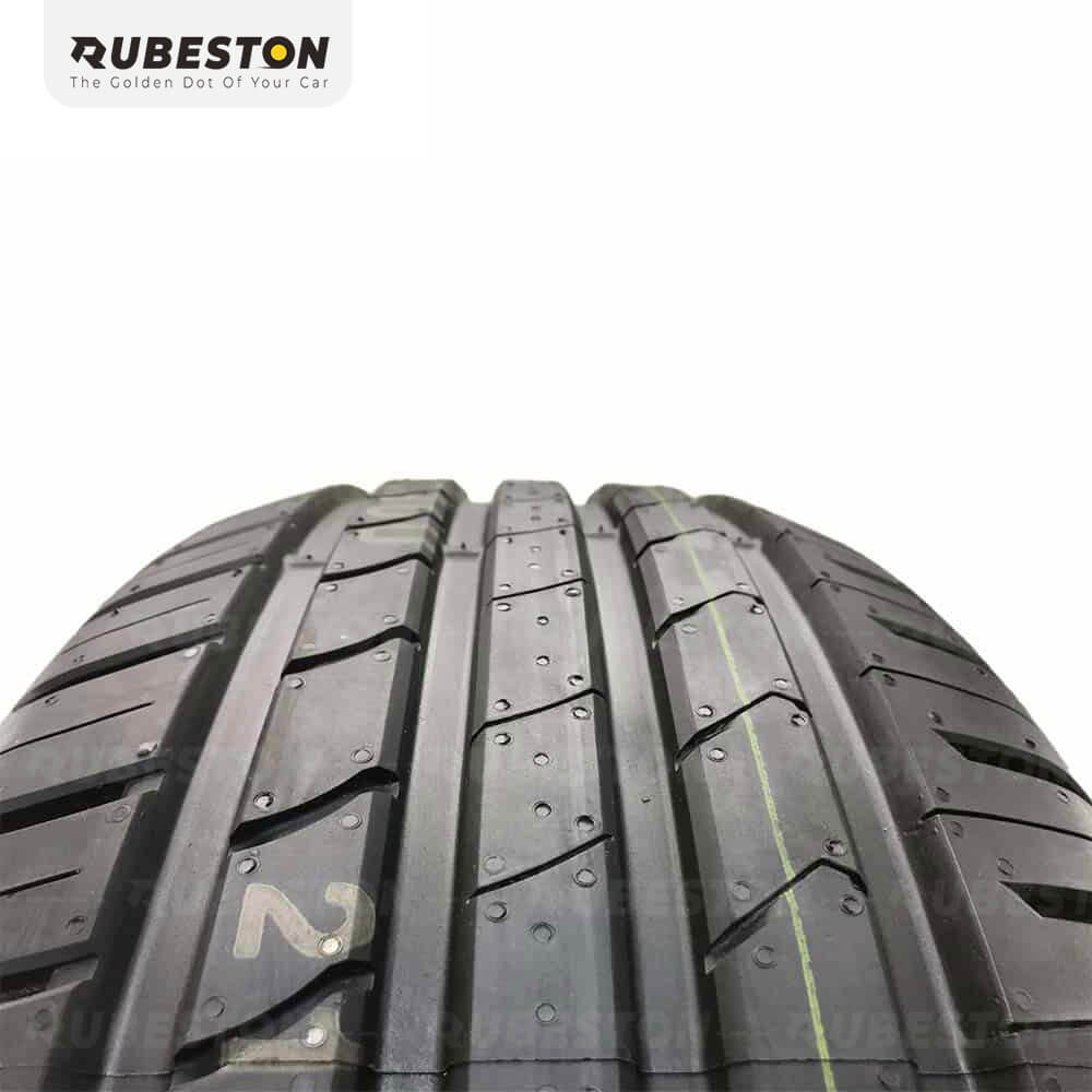 لاستیک کومهو - سایز 215/55R17 - مدل HS51